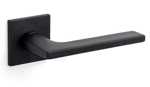 OLIVARI Hurðarhandfang LOTUS Q með lykillaufum Svart Matt NP Fyrir Þýskar læsingar