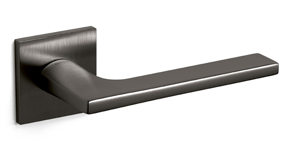 OLIVARI Hurðarhandfang LOTUS Q með lykillaufum Svart Fyrir Þýskar læsingar Hönnun: Javier Lopez 2014