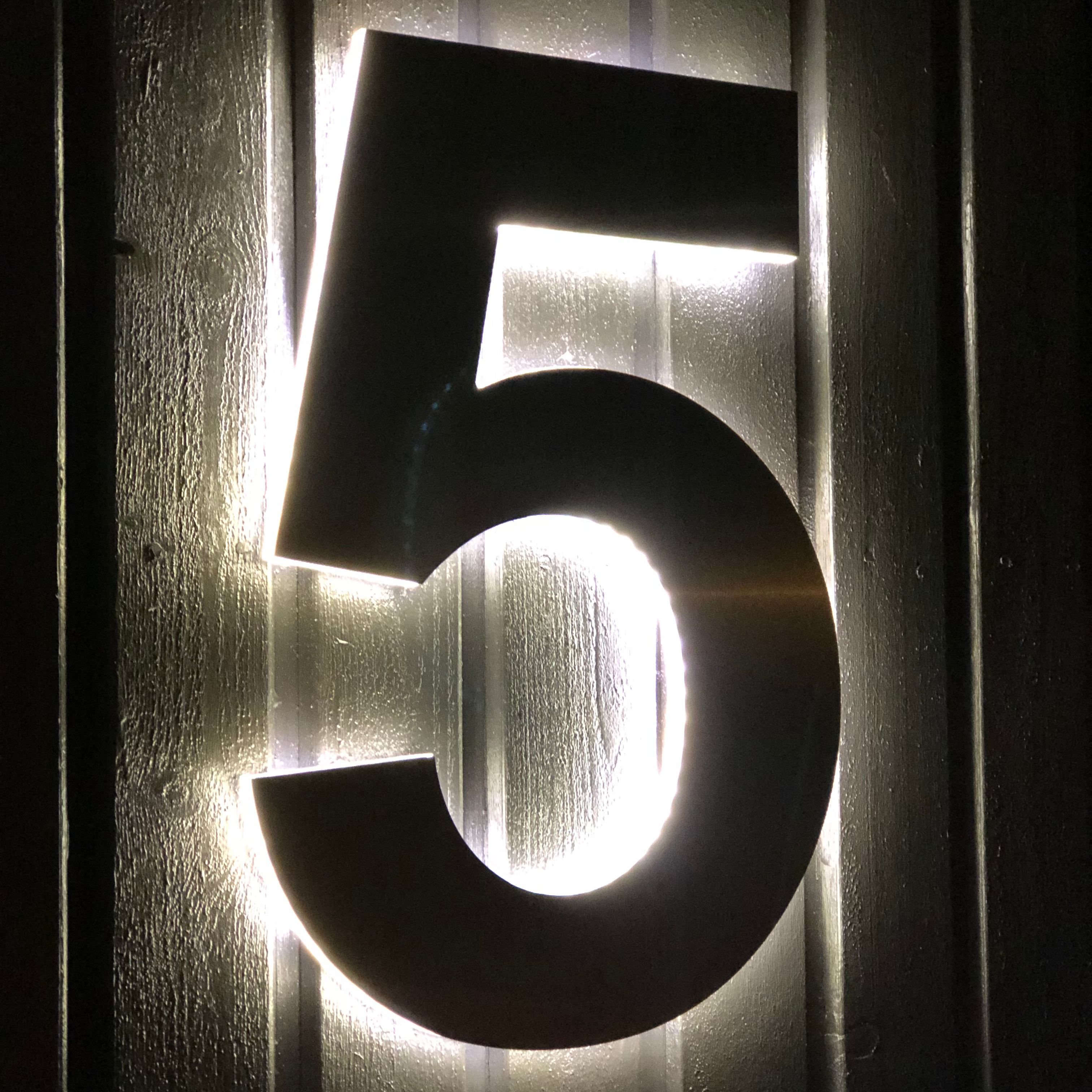 FINA Húsnúmer LED Svart Nr 5